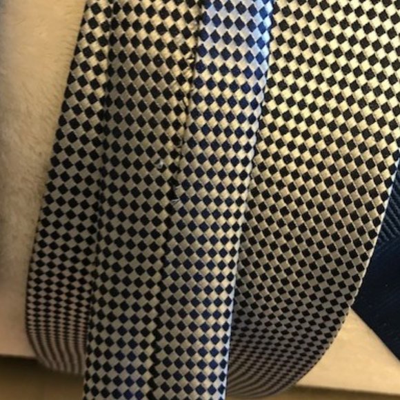 Men's Tie Bundle set of 4 - Various Brands, 100% Silk, Excellent Used Condition - Picture 10 of 10